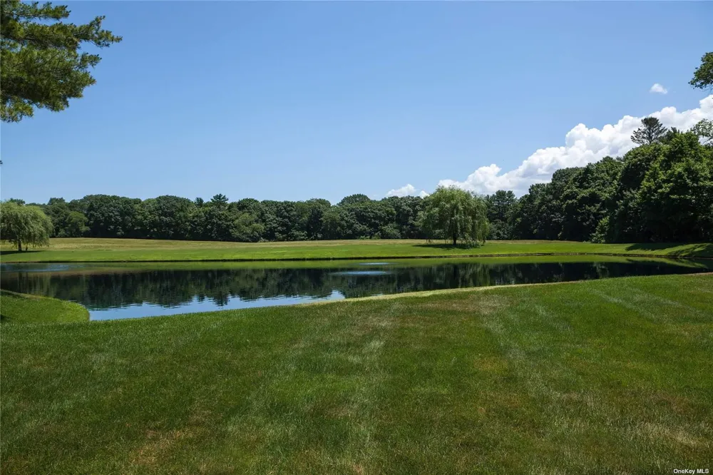 4 Canter Lane Old Westbury, NY 11568
