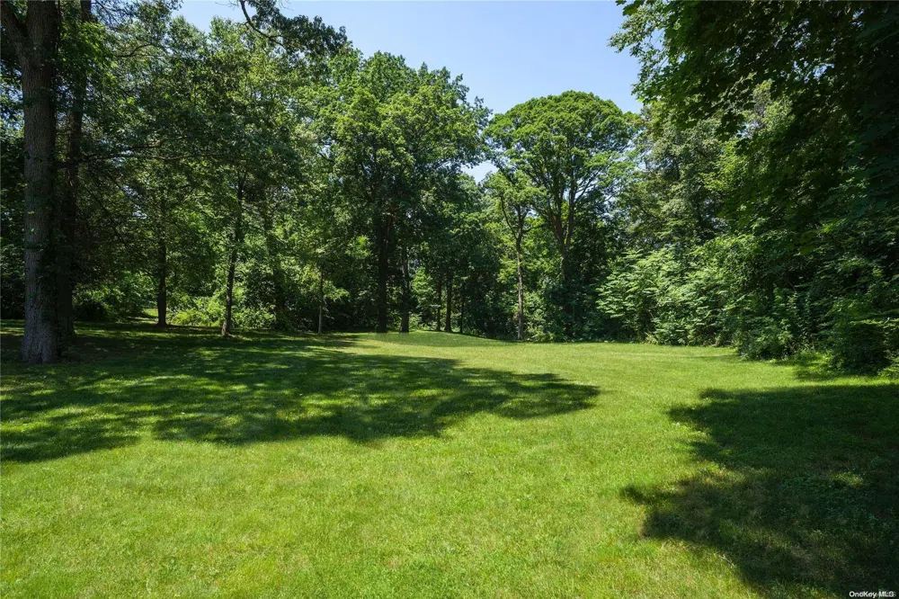 12 Spring Hill Lane Old Westbury, NY 11568