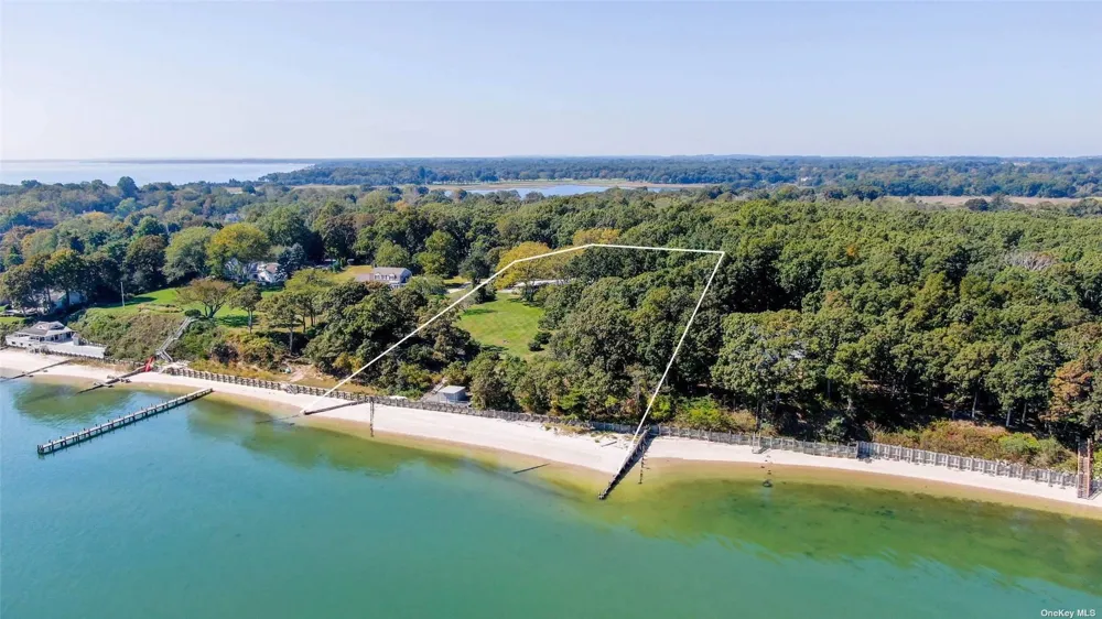 189 Old Harbor Road New Suffolk, NY 11956