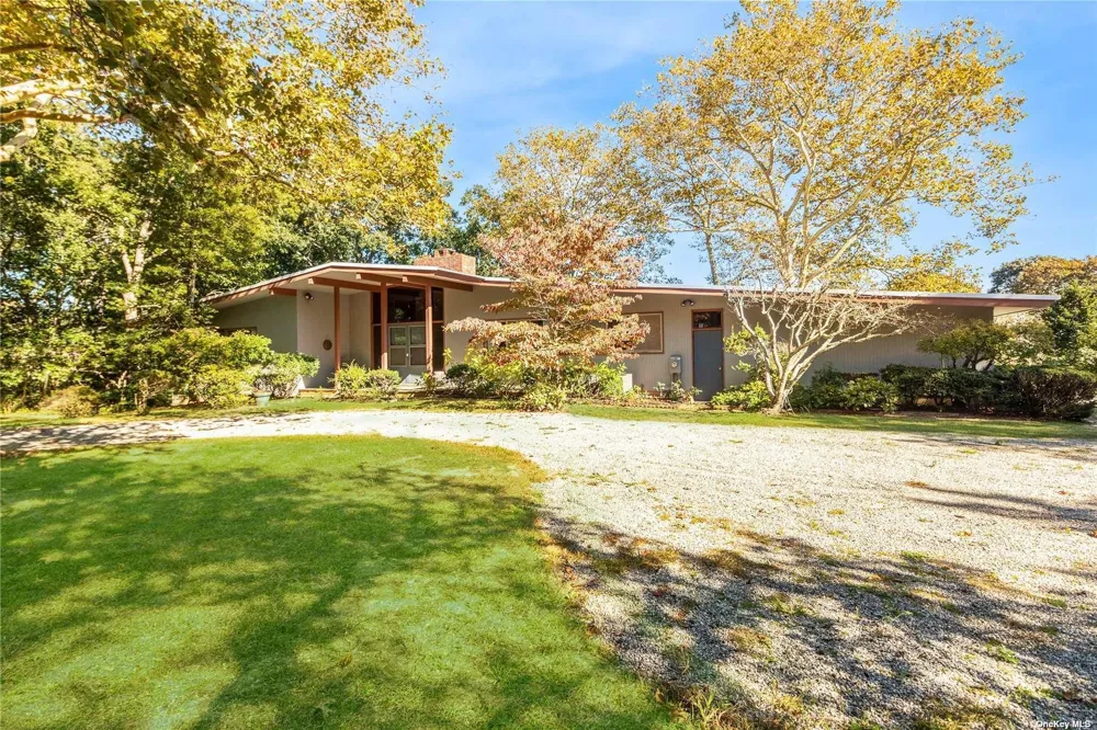 189 Old Harbor Road New Suffolk, NY 11956