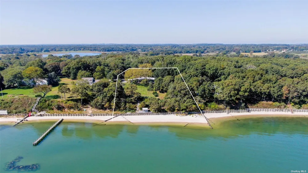 189 Old Harbor Road New Suffolk, NY 11956