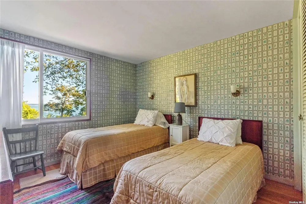 189 Old Harbor Road New Suffolk, NY 11956