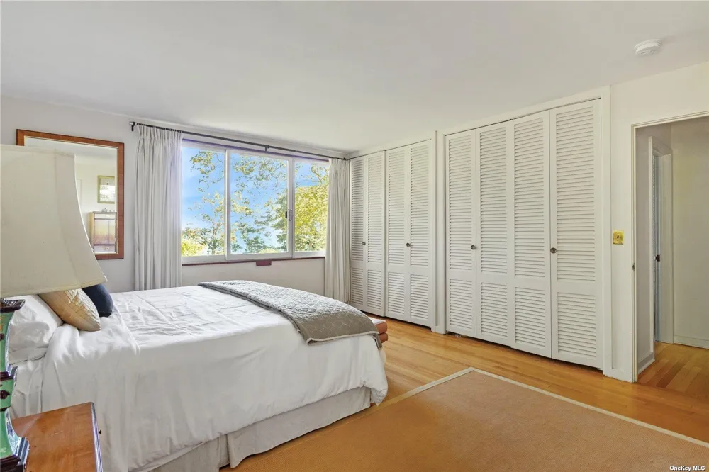 189 Old Harbor Road New Suffolk, NY 11956