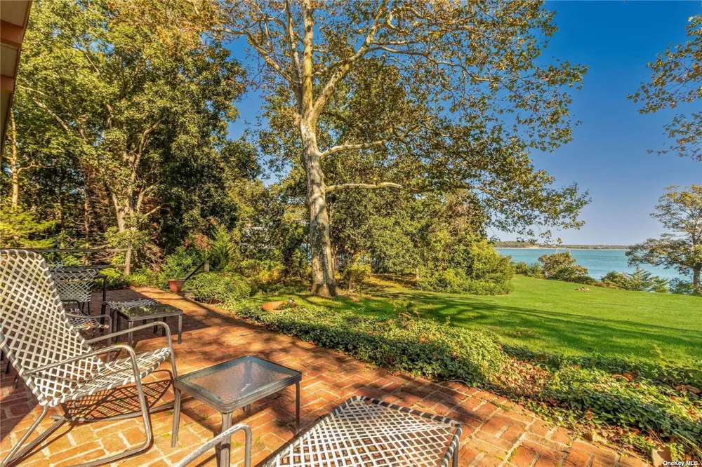 189 Old Harbor Road New Suffolk, NY 11956