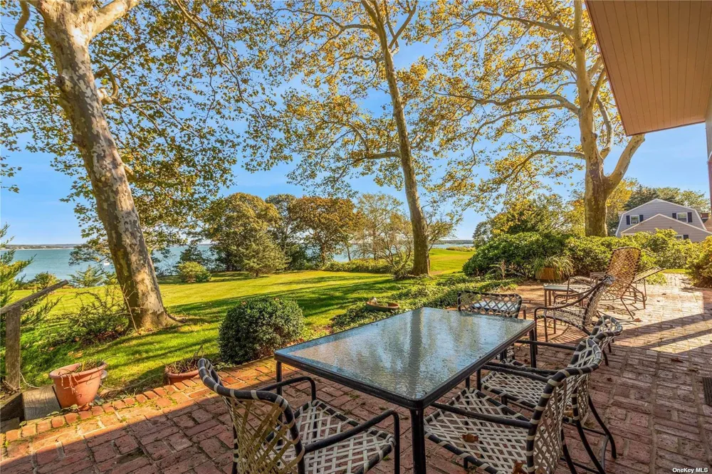 189 Old Harbor Road New Suffolk, NY 11956