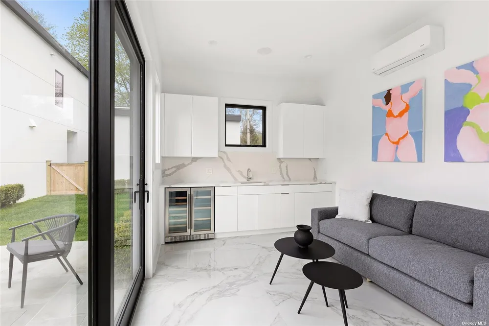 38 Sherrill East Hampton, NY 11937