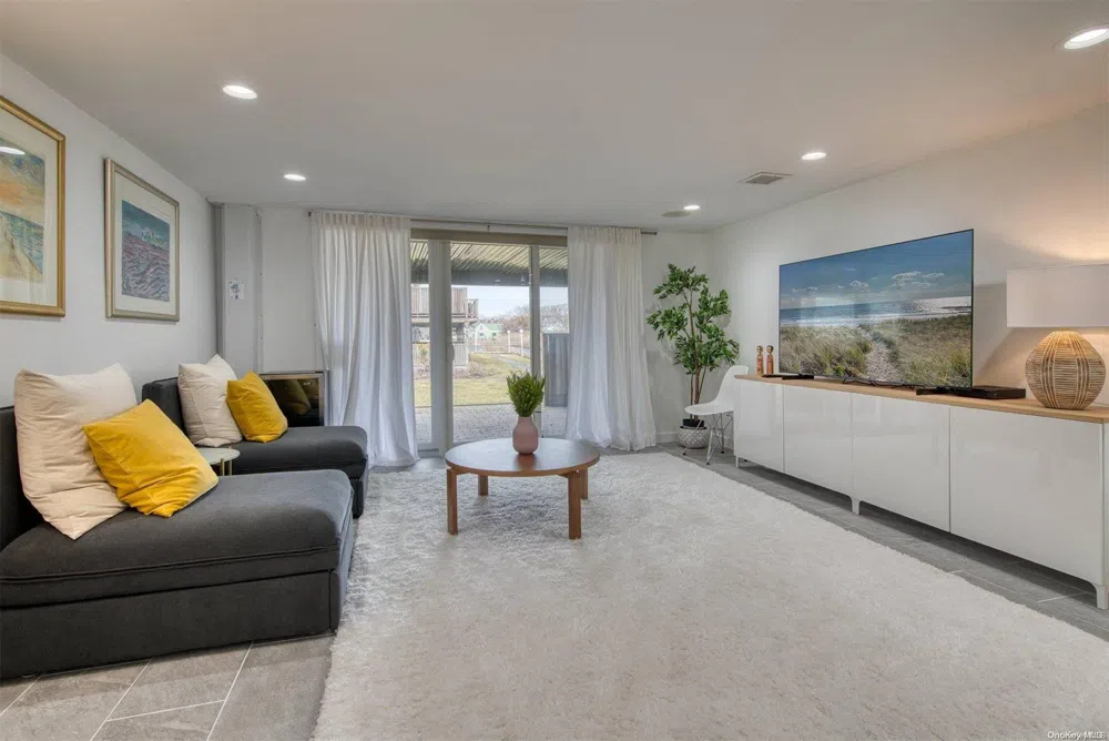 3029 Mitchell Road Westhampton Beach, NY 11978