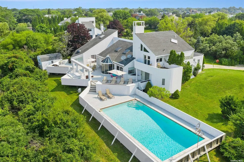 11 Watersedge Ct Westhampton Beach, NY 11978