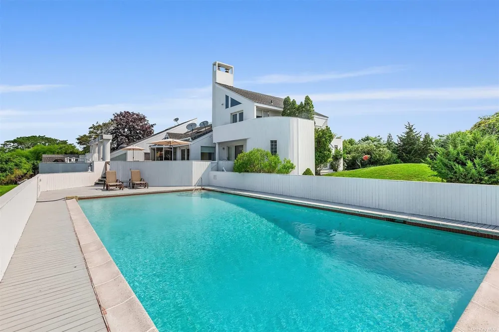 11 Watersedge Ct Westhampton Beach, NY 11978