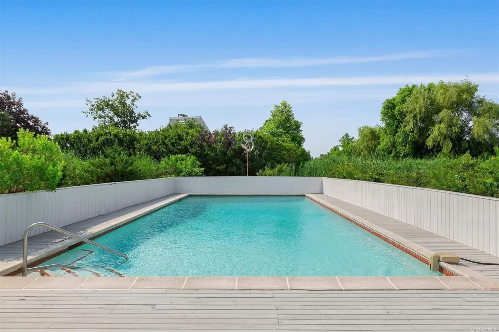 11 Watersedge Ct Westhampton Beach, NY 11978