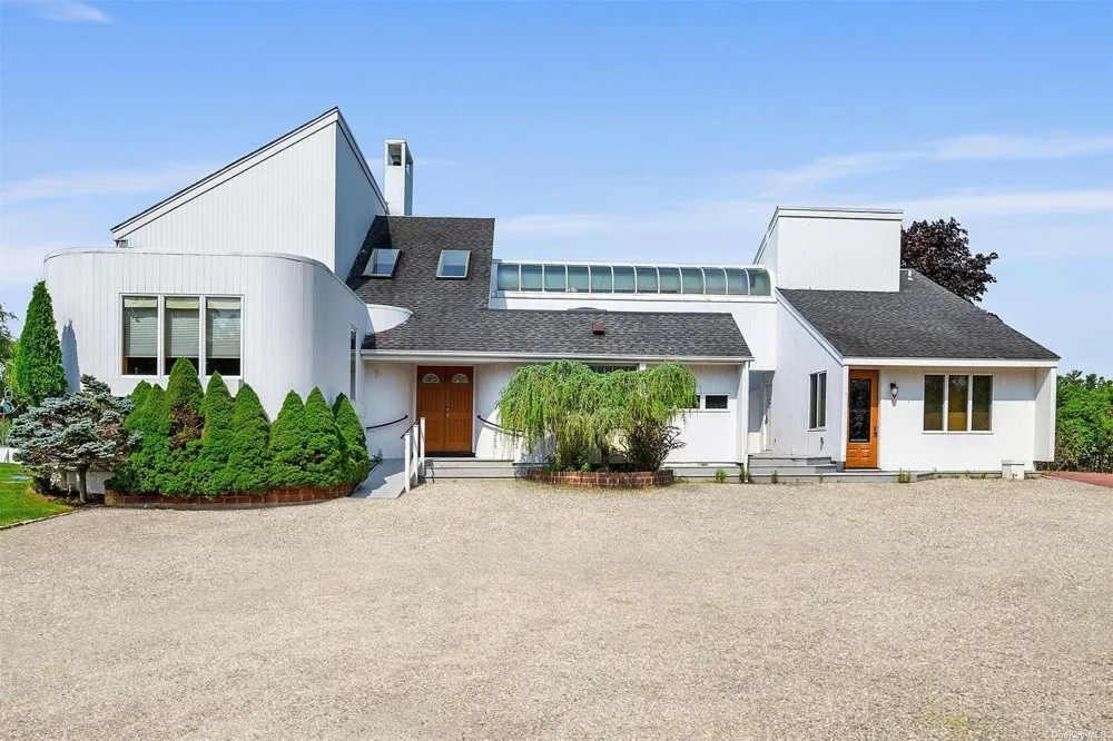 11 Watersedge Ct Westhampton Beach, NY 11978