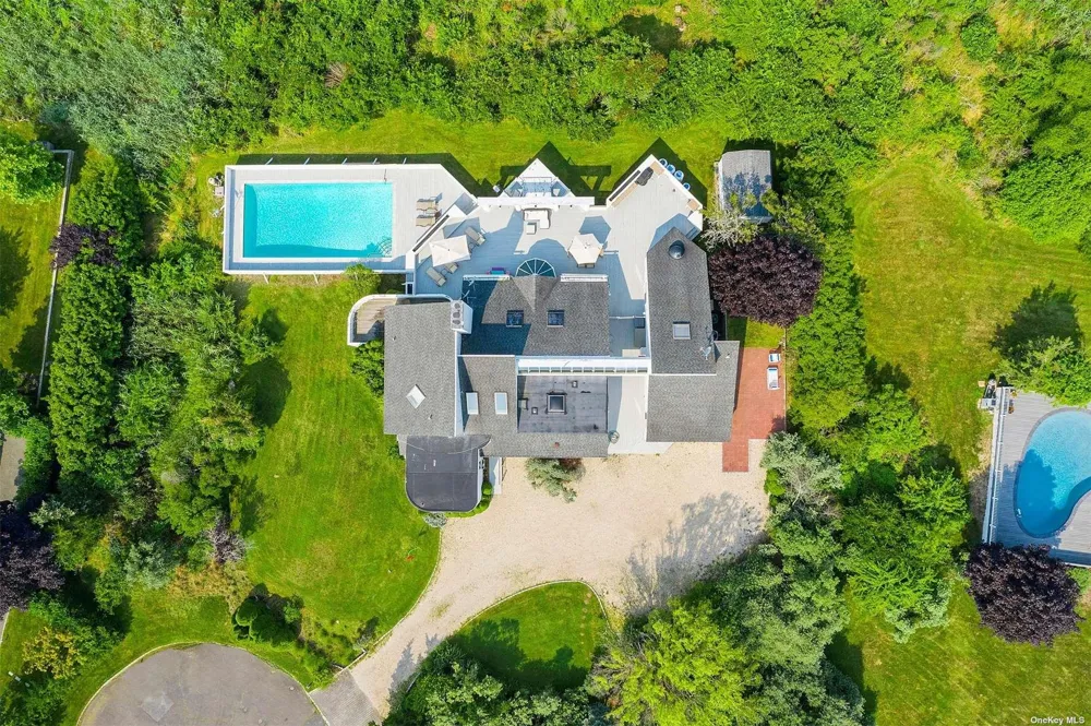 11 Watersedge Ct Westhampton Beach, NY 11978