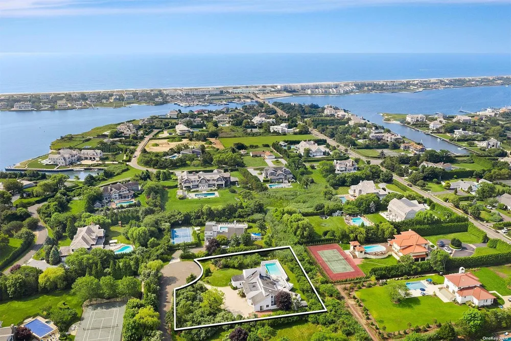 11 Watersedge Ct Westhampton Beach, NY 11978