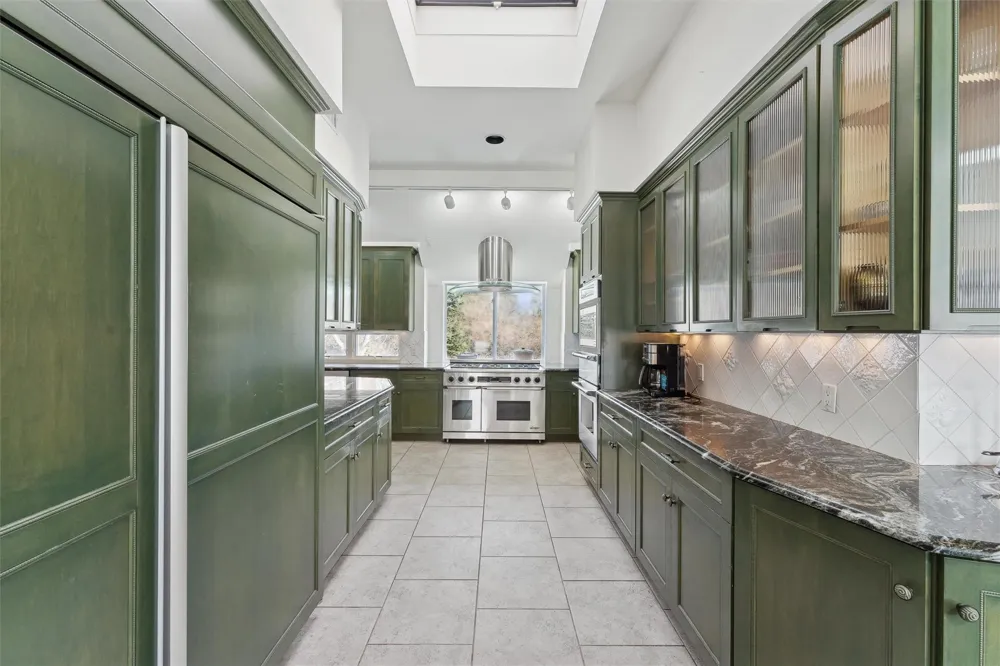 11 Watersedge Ct Westhampton Beach, NY 11978