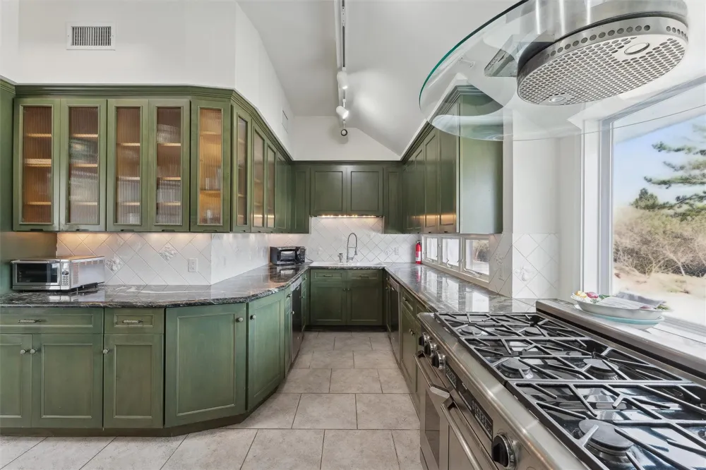 11 Watersedge Ct Westhampton Beach, NY 11978