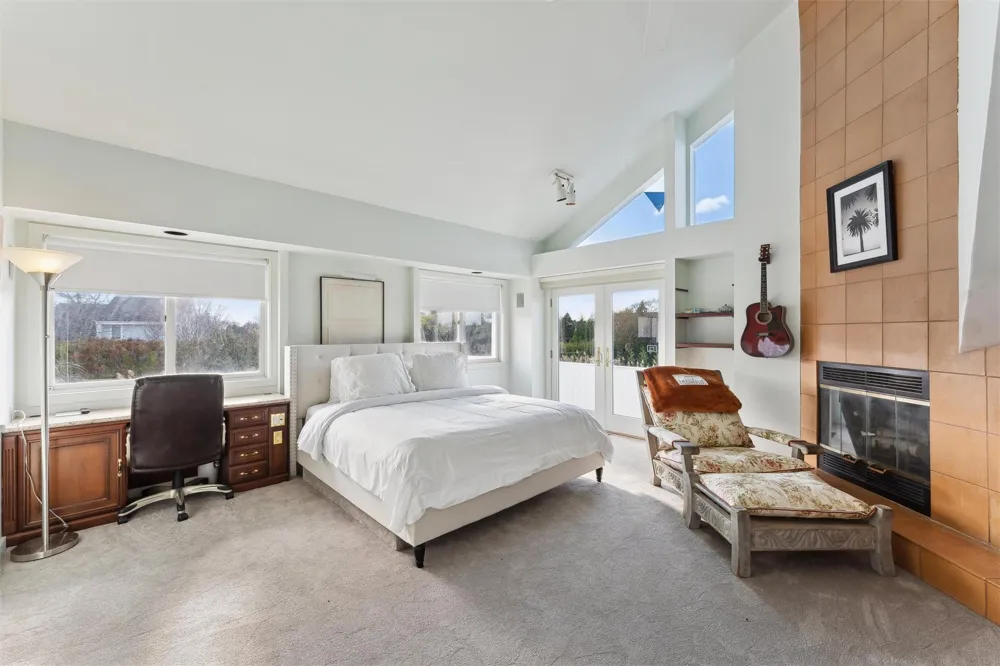11 Watersedge Ct Westhampton Beach, NY 11978