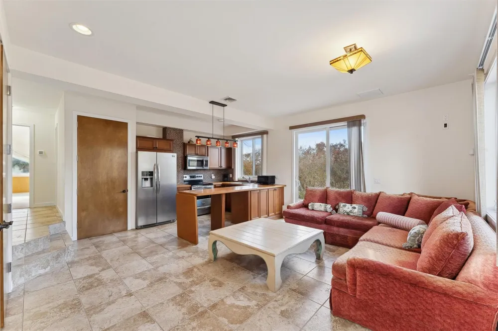 11 Watersedge Ct Westhampton Beach, NY 11978
