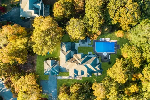 10 Bay Woods Drive