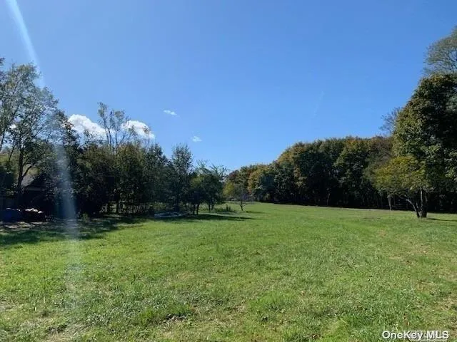 385 New Suffolk Avenue Mattituck, NY 11952