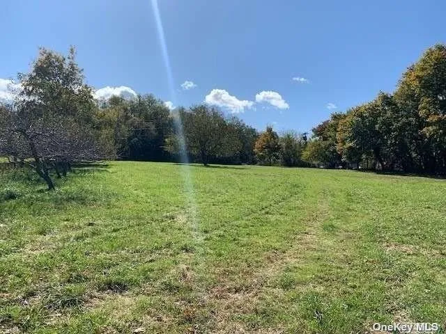 385 New Suffolk Avenue Mattituck, NY 11952