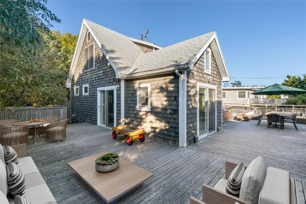 38 Homesite Avenue Seaview, NY 11770