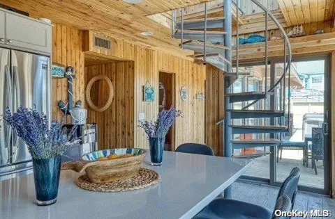 332 Dehnoff Walk