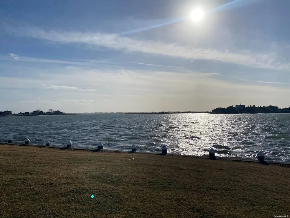28 Koral Drive Southampton, NY 11968