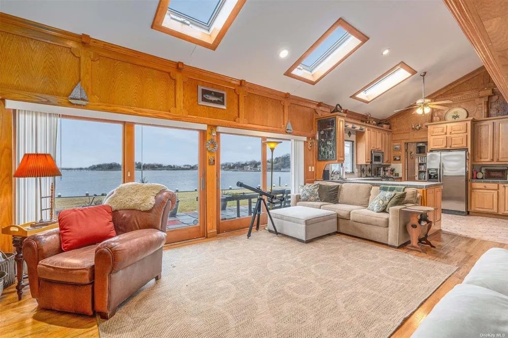 28 Koral Drive Southampton, NY 11968