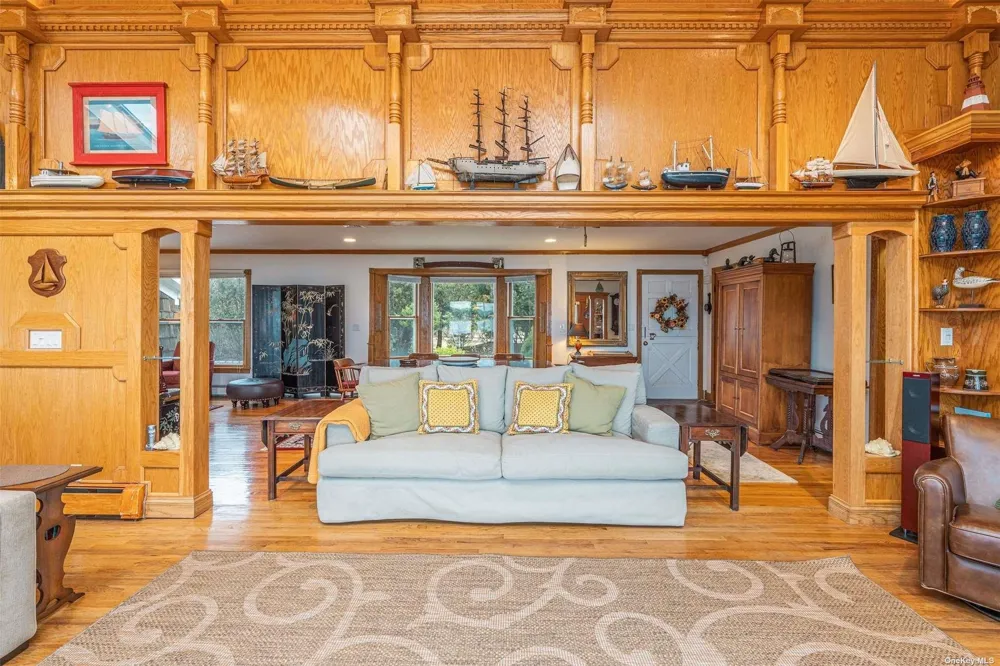 28 Koral Drive Southampton, NY 11968