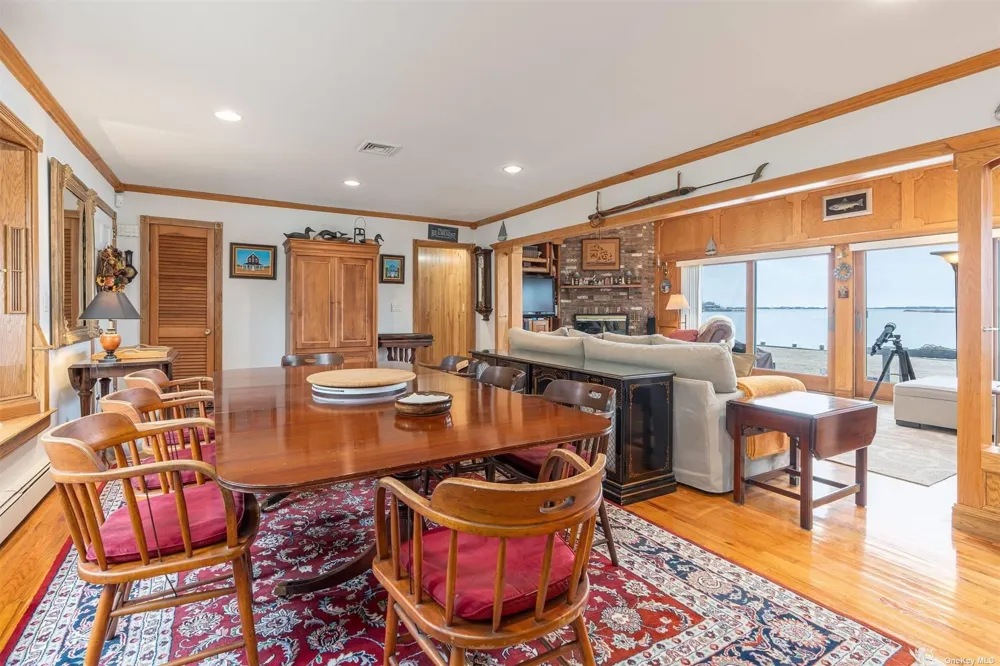 28 Koral Drive Southampton, NY 11968