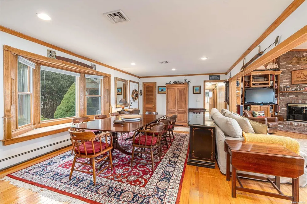 28 Koral Drive Southampton, NY 11968