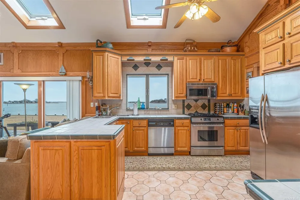 28 Koral Drive Southampton, NY 11968