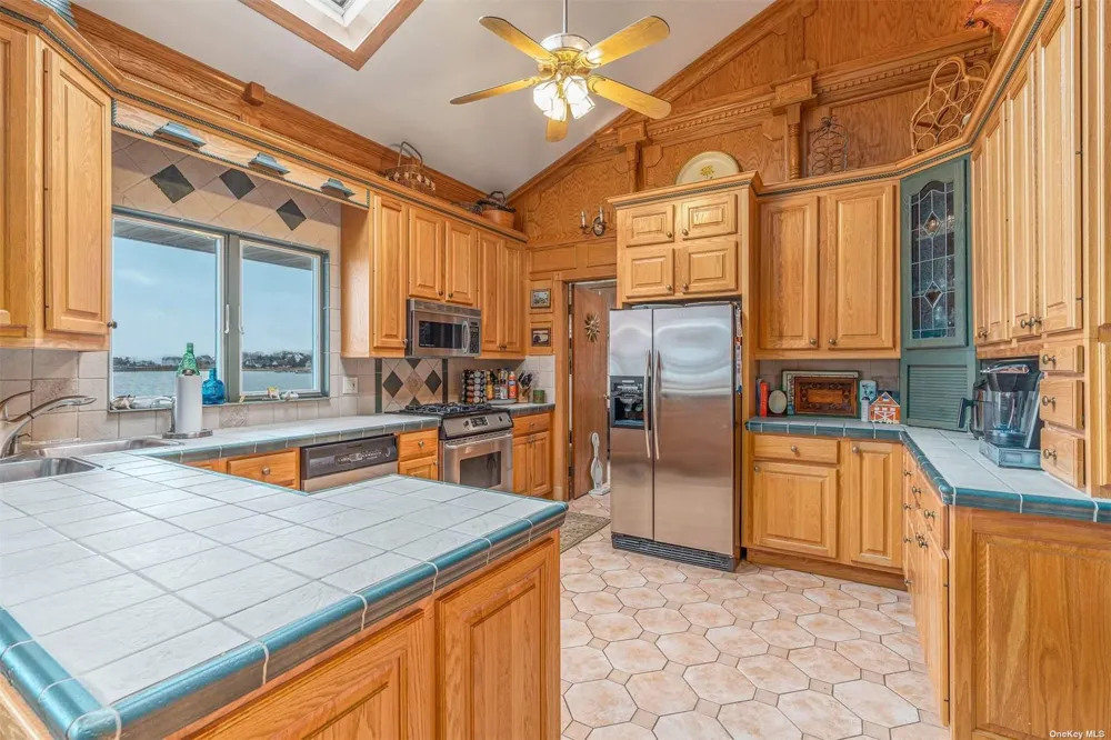 28 Koral Drive Southampton, NY 11968