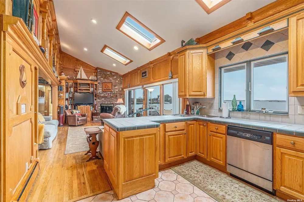 28 Koral Drive Southampton, NY 11968