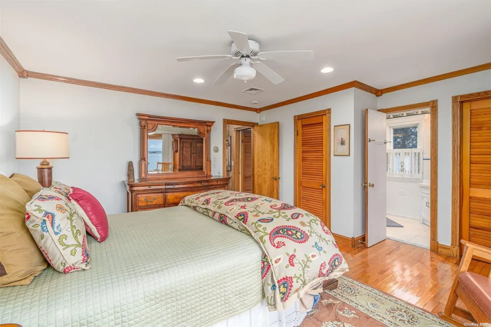 28 Koral Drive Southampton, NY 11968