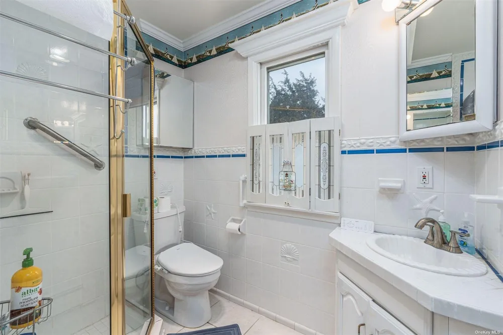 28 Koral Drive Southampton, NY 11968