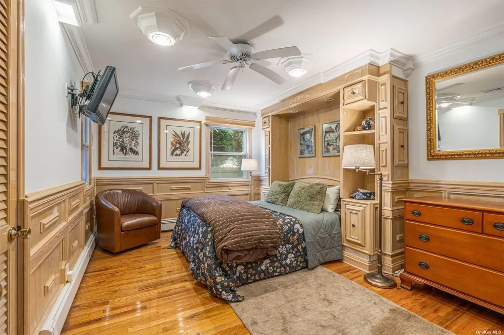 28 Koral Drive Southampton, NY 11968