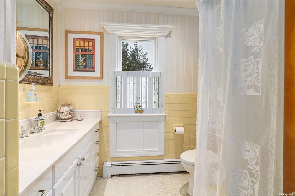 28 Koral Drive Southampton, NY 11968