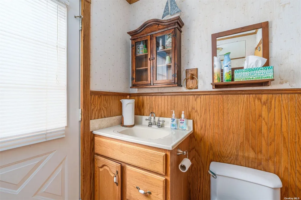 28 Koral Drive Southampton, NY 11968