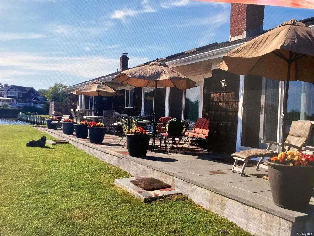 28 Koral Drive Southampton, NY 11968
