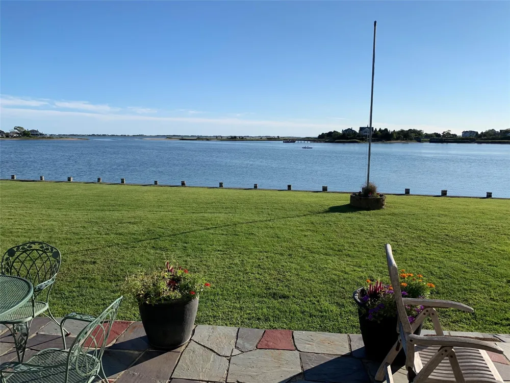 28 Koral Drive Southampton, NY 11968