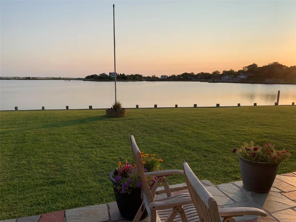 28 Koral Drive Southampton, NY 11968