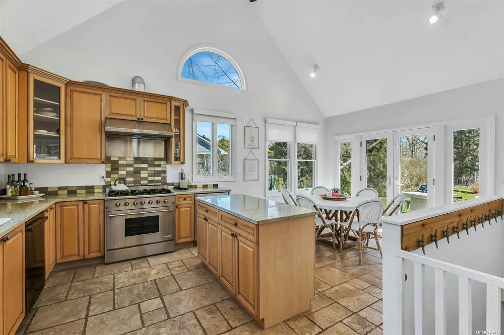 6 Nidzyn Avenue Remsenburg, NY 11960