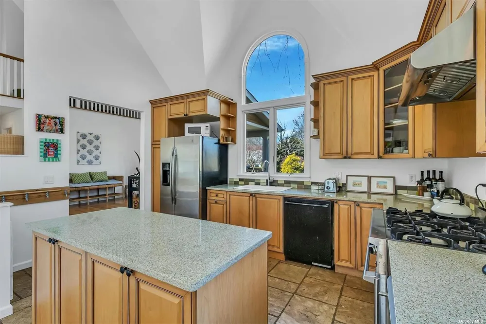 6 Nidzyn Avenue Remsenburg, NY 11960