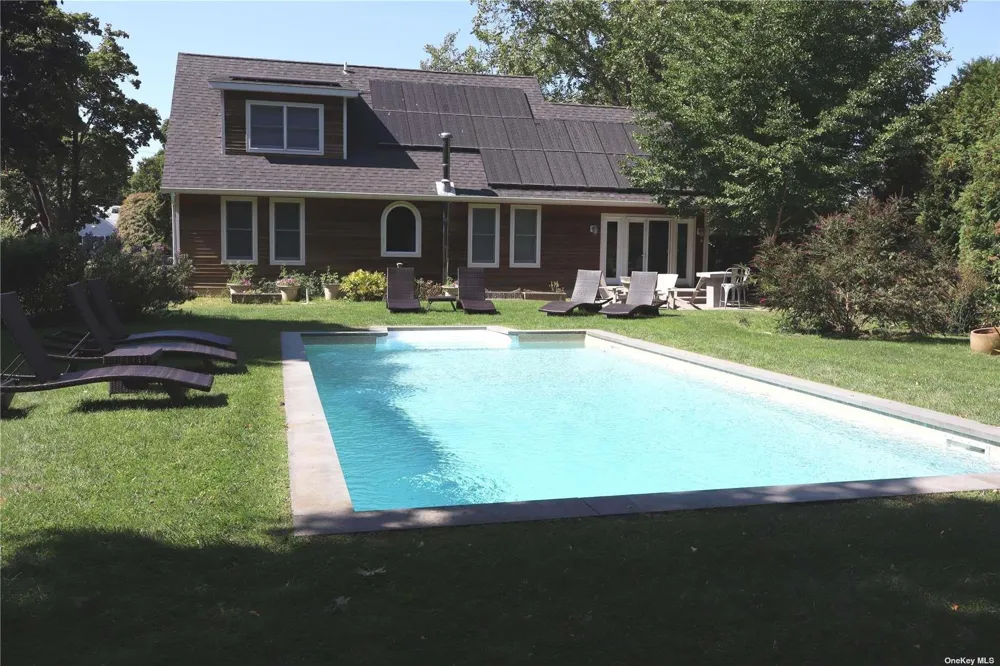 6 Nidzyn Avenue Remsenburg, NY 11960