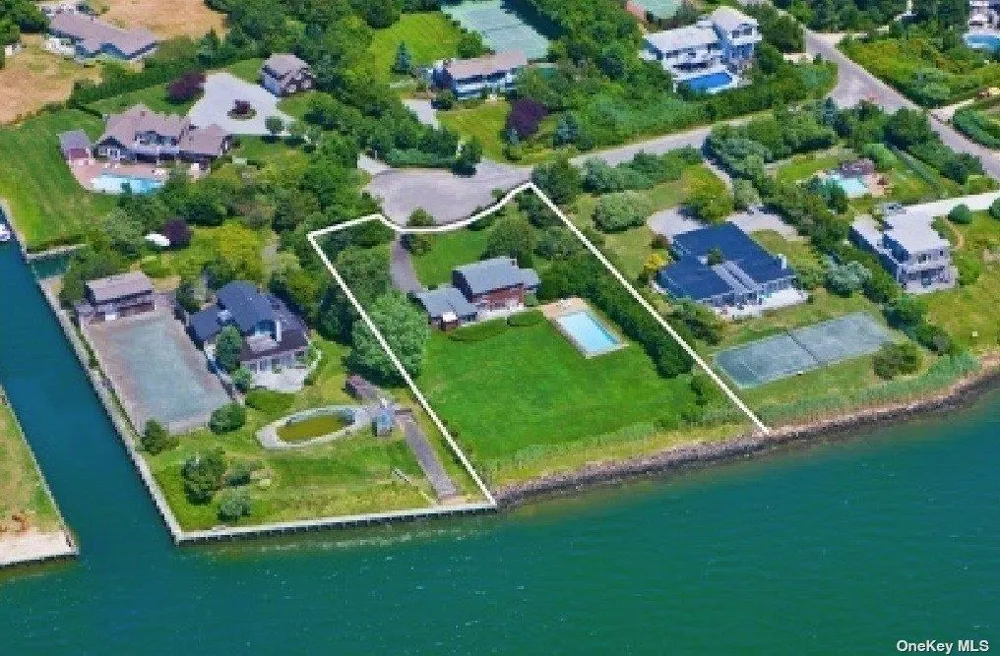 5 Bayberry Lane Remsenburg, NY 11960