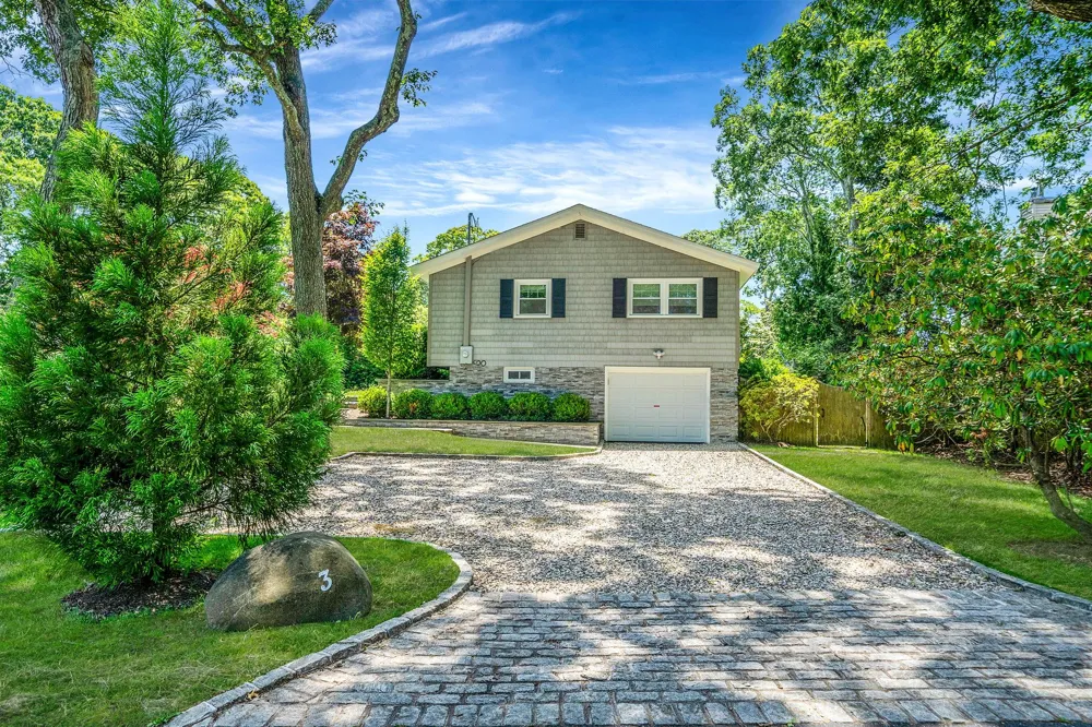 3 Crestview Drive Remsenburg, NY 11960