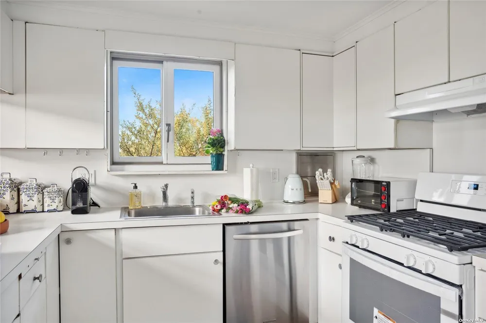 298 DUNE ROAD Westhampton Beach, NY 11978