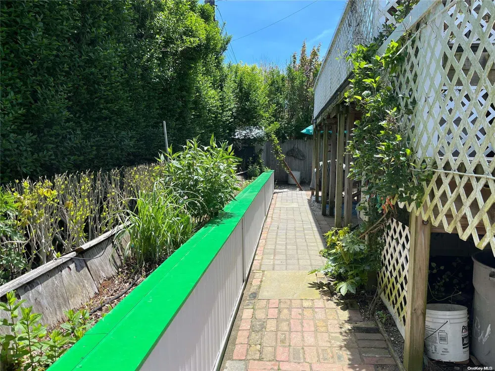 4 Surfview Walk Seaview, NY 11770