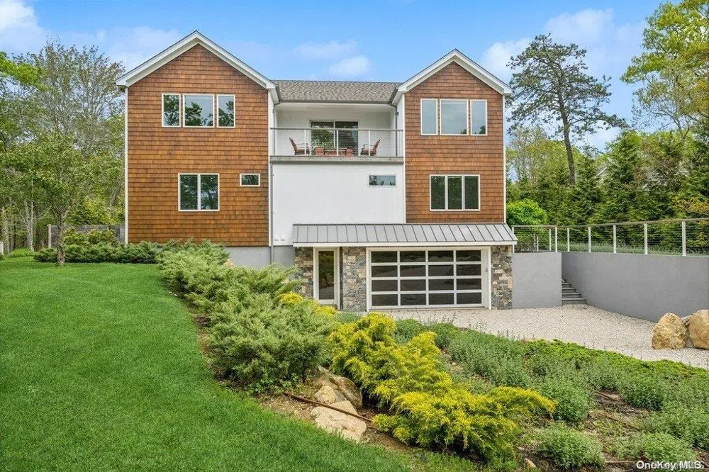 15 Hill Side Lane East Hampton, NY 11937